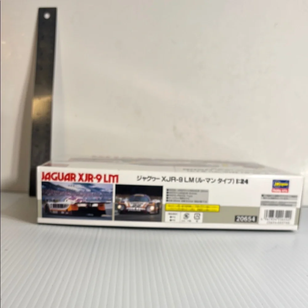 Hasegawa 1/24 Jaguar XJR-9 LM Model Kit Vintage Kit - Picture 4 of 6